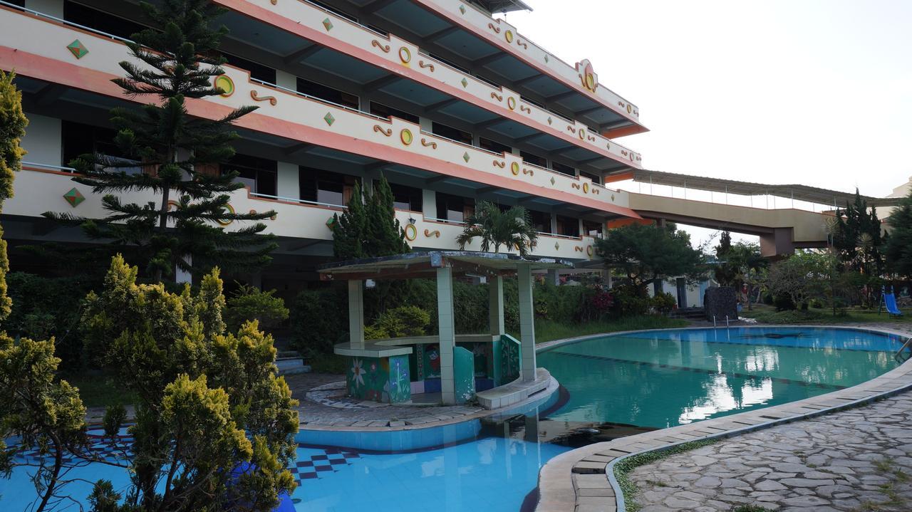 Hotel Surya Indah Batu Malang Zewnętrze zdjęcie
