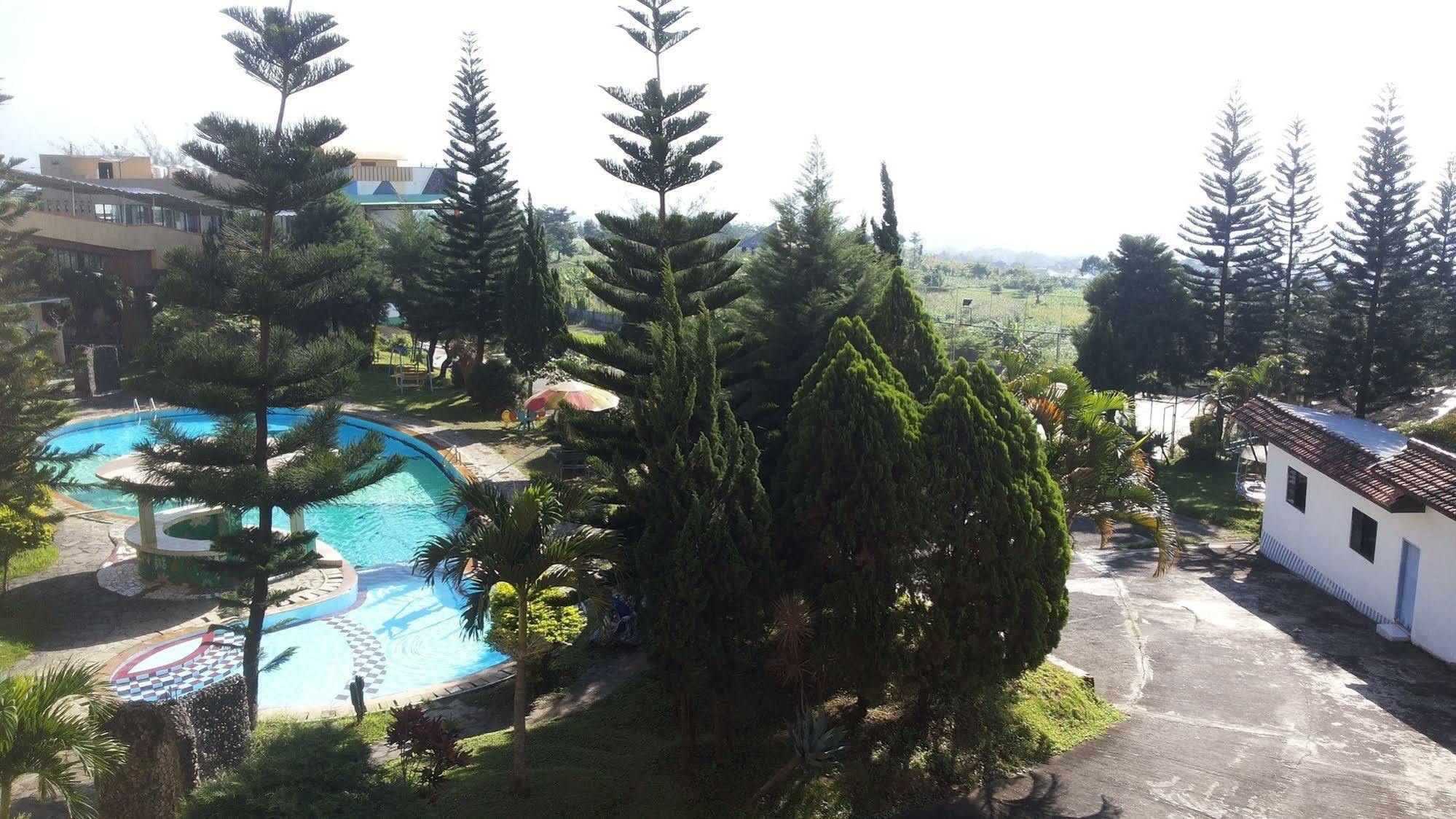 Hotel Surya Indah Batu Malang Zewnętrze zdjęcie