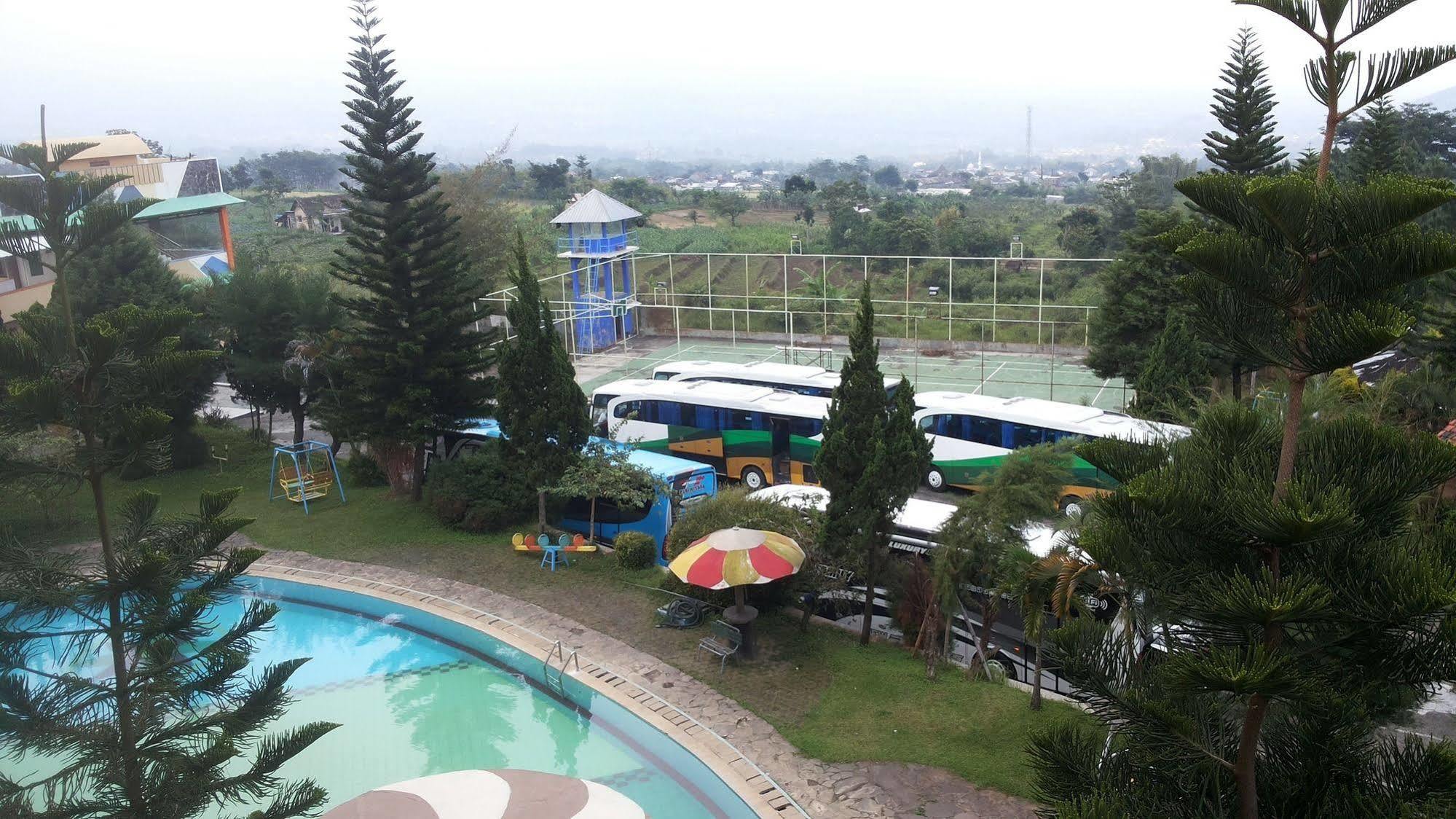 Hotel Surya Indah Batu Malang Zewnętrze zdjęcie