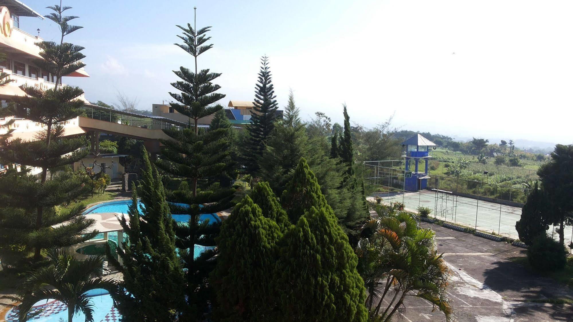 Hotel Surya Indah Batu Malang Zewnętrze zdjęcie