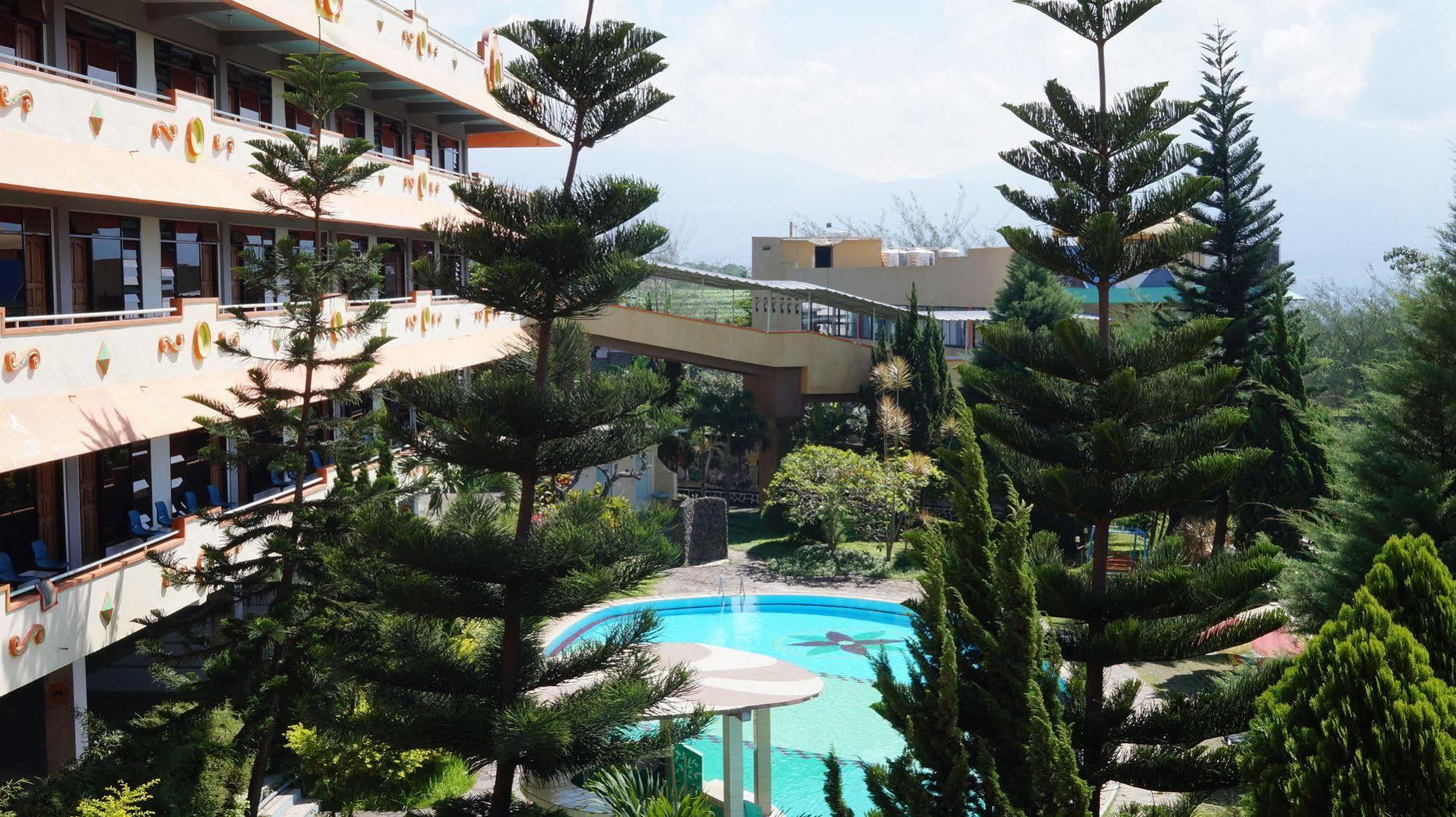 Hotel Surya Indah Batu Malang Zewnętrze zdjęcie