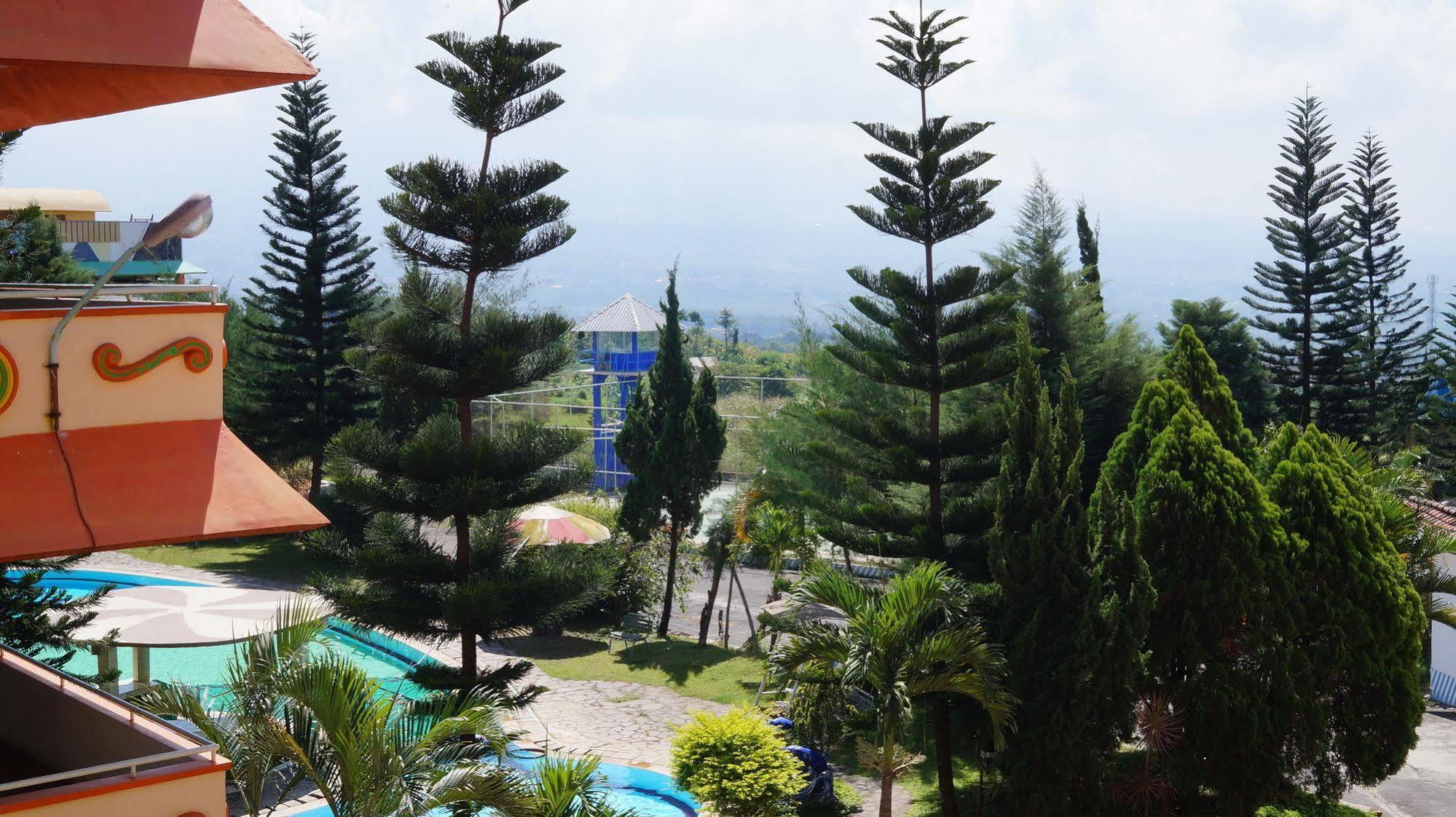 Hotel Surya Indah Batu Malang Zewnętrze zdjęcie