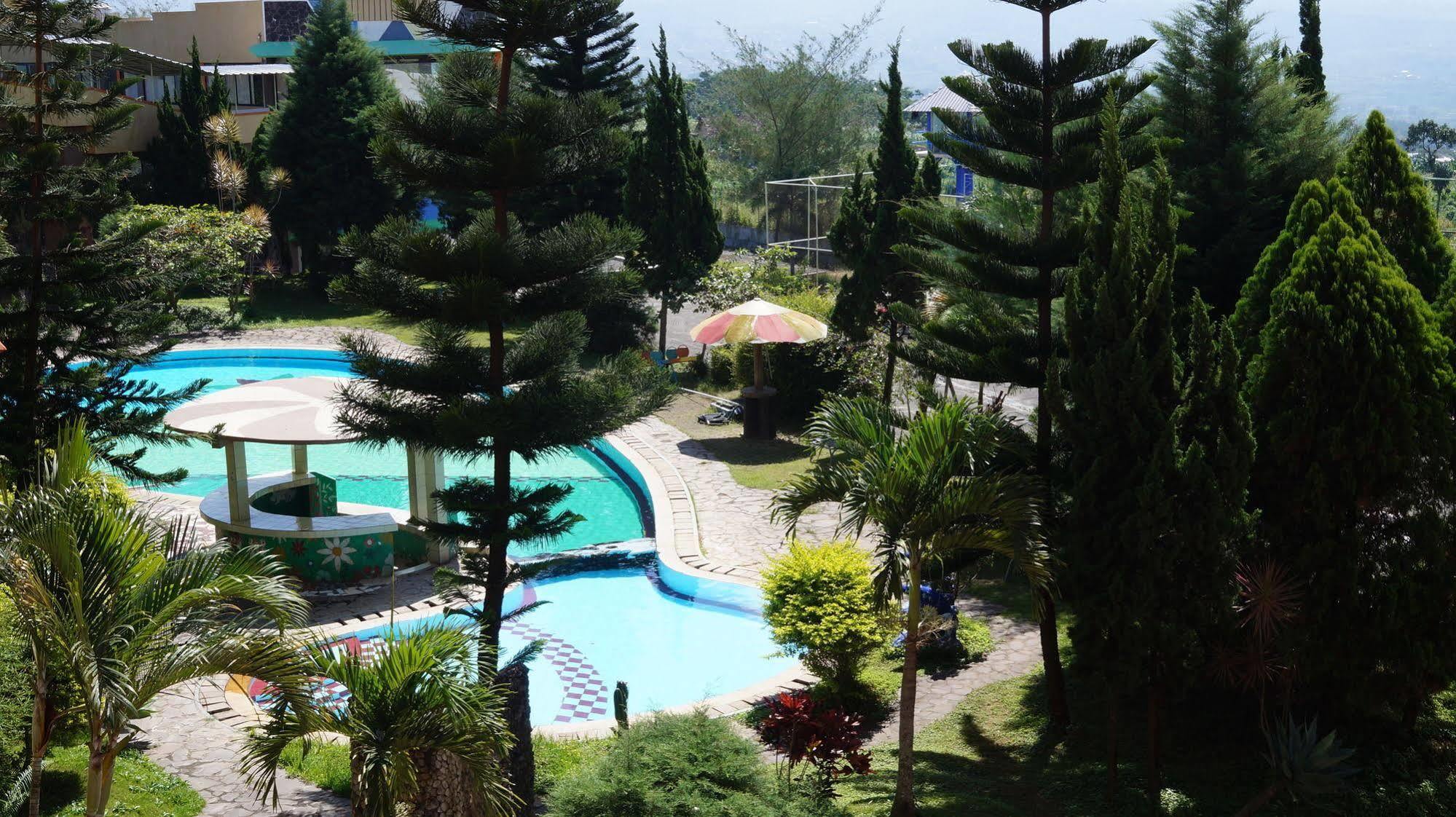 Hotel Surya Indah Batu Malang Zewnętrze zdjęcie